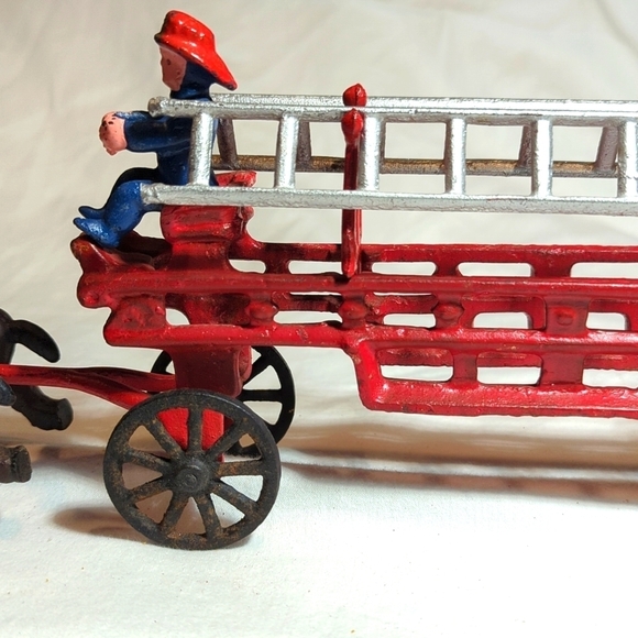 Vintage Cast Iron Horse Drawn Fire Truck Engine Wagon Toy w Fireman and Ladders - Picture 8 of 14